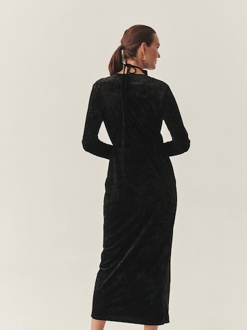 TATUUM Платье 'VELUDO 1' в Черный