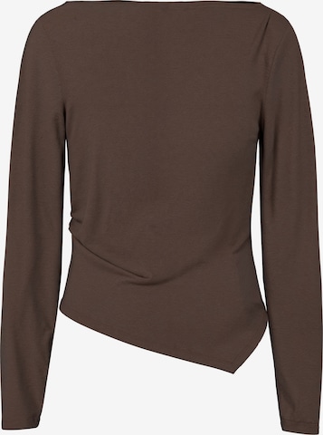 PIECES Shirt 'PCSirene' in Braun: Vorderseite