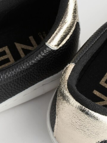 Scarpa slip-on di Next in nero