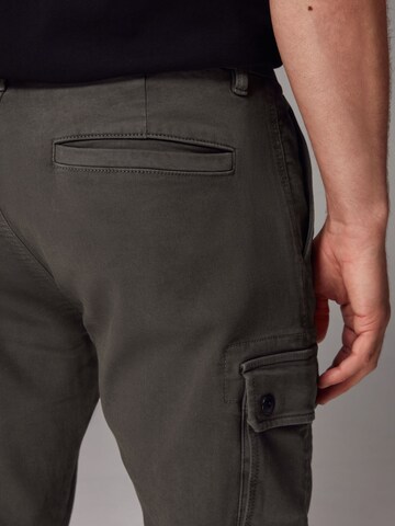 Next - Tapered Pantalón cargo en verde
