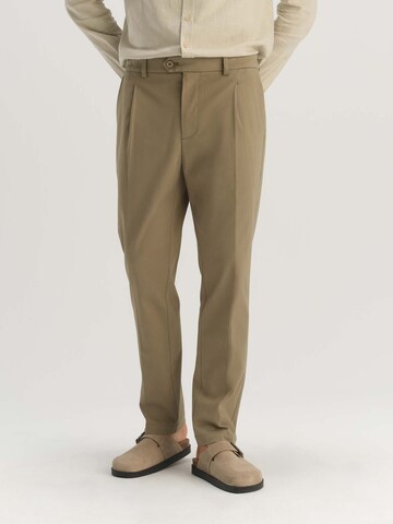 regular Pantaloni con pieghe di TRAPP in beige: frontale