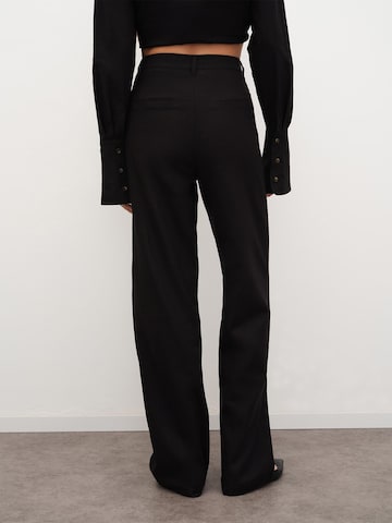 RÆRE by Lorena Rae Loose fit Pleat-Front Pants 'Martha Tall' in Black