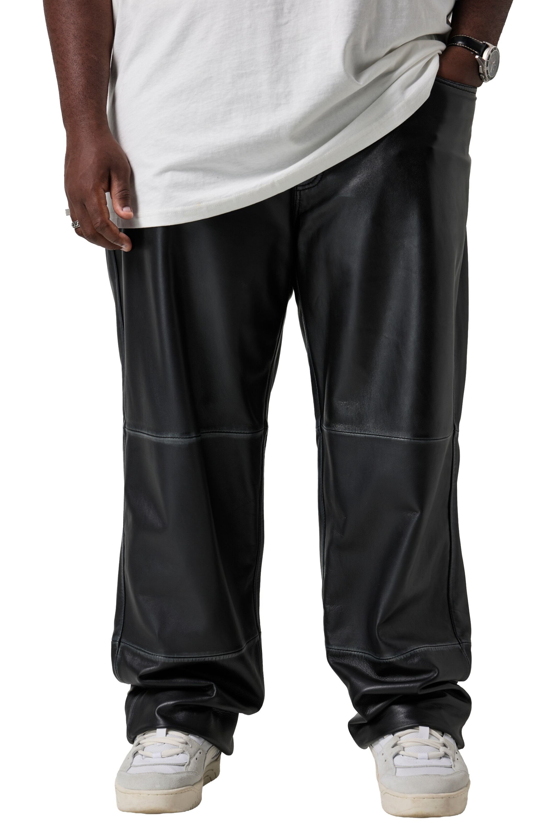 STHUGE Loose fit Trousers in Black: front