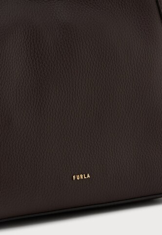 FURLA Τσάντα ώμου 'DORA' σε καφέ: μπροστά