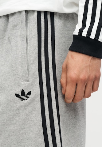ADIDAS ORIGINALSregular Hlače '3-Stripes' - siva boja