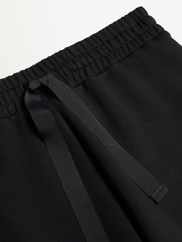 MANGO Lużny krój Spodnie 'MONI' w kolorze czarny