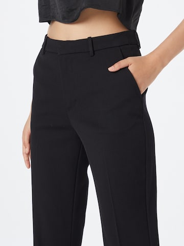 Regular Pantalon à plis 'Fiona' Lindex en noir