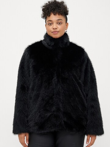 Giacca di mezza stagione 'VMCMonroe' di Vero Moda Curve in nero: frontale
