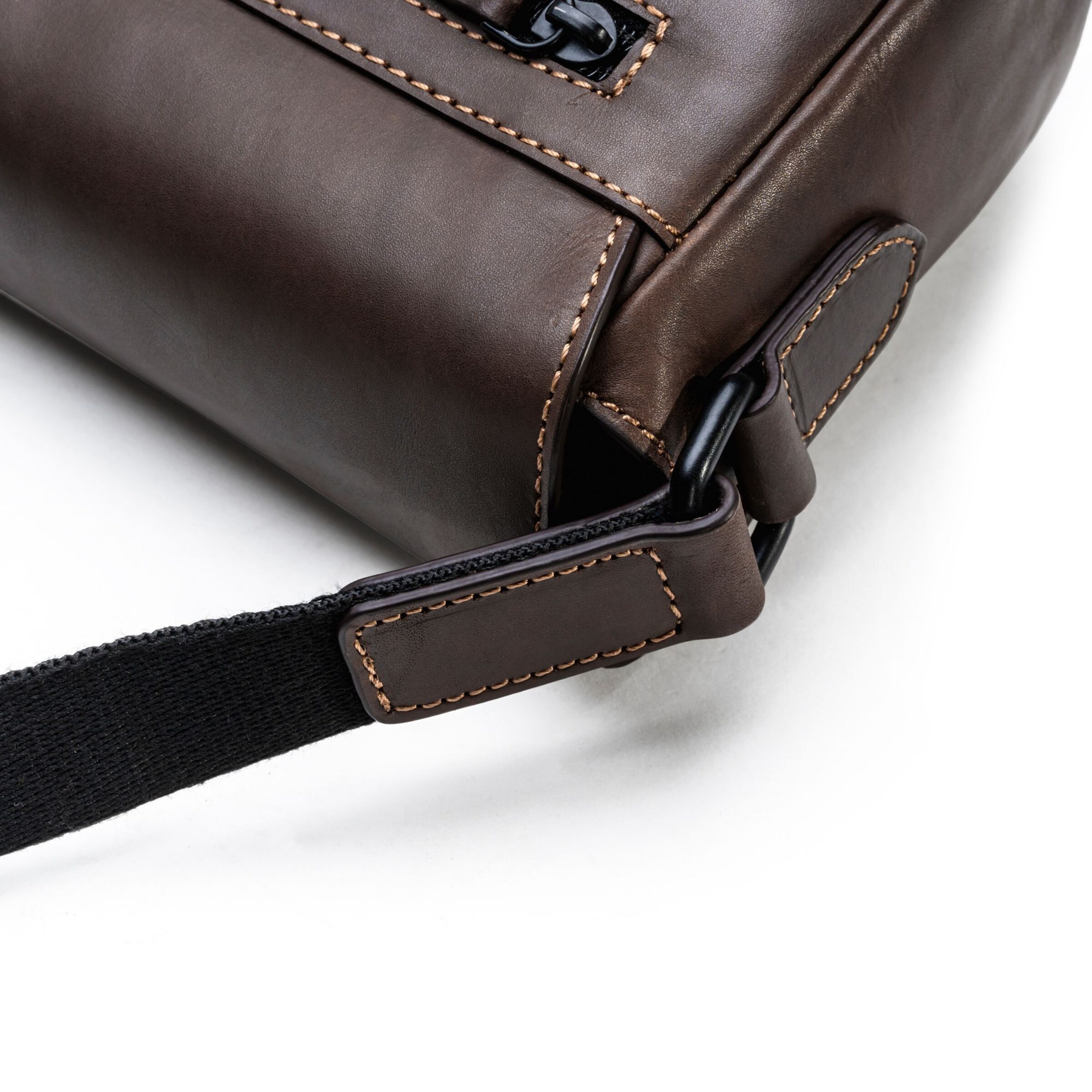 Farmhood Crossbody bag in Brown