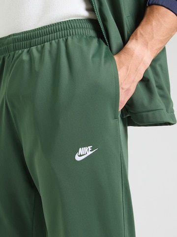 Nike Sportswear regular Φόρμα τρεξίματος 'CLUB' σε πράσινο