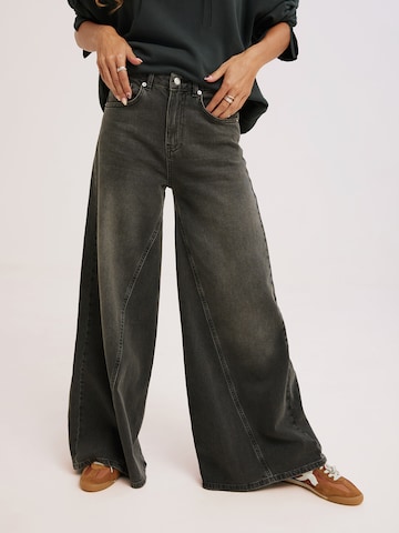 Kamila Šikl Loose fit Jeans in Grey: front