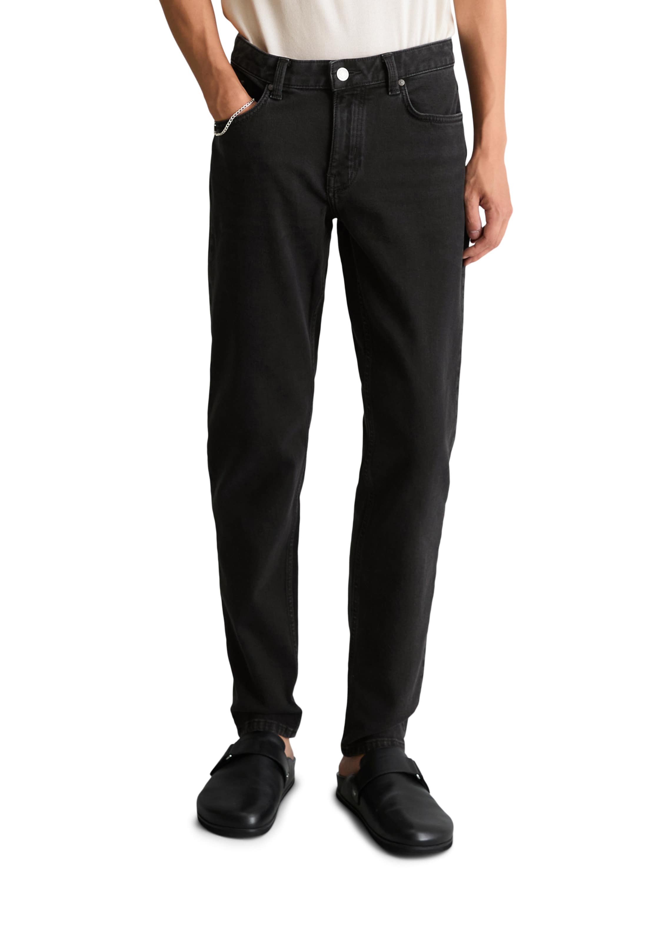 Marc O'Polo DENIM Tapered Jeans in Black: front
