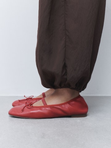 Ballerina con cinturino 'Forever Comfort' di Next in rosso