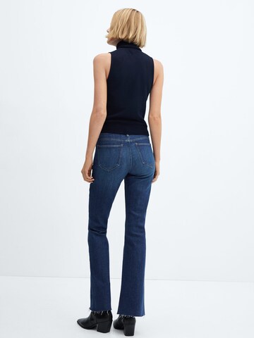 MANGO Flared Jeans 'Fiona' i blå