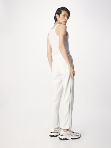 regular Pantaloni di LACOSTE in bianco