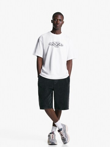 T-Shirt 'GOODS' Bershka en blanc