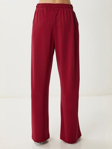 Wide leg Pantaloni di Happiness İstanbul in rosso