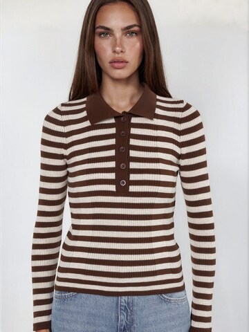 Hiccup Sweter w kolorze brązowy