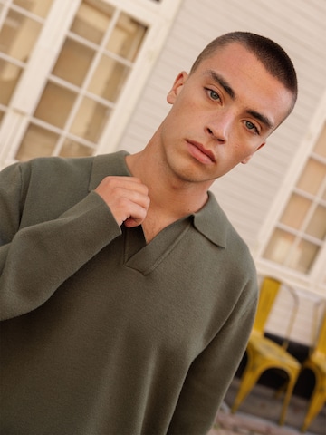 DAN FOX APPAREL Свитер 'Jaron' в Зеленый