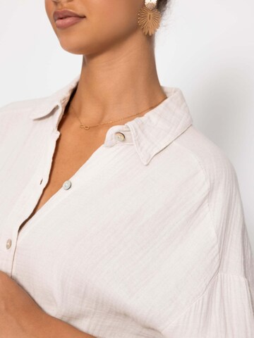 SASSYCLASSY Bluse 'kürzere Variante' in Beige