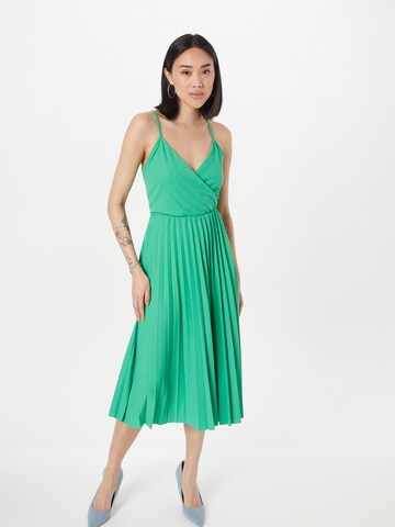 Trendyol Koktejlové šaty – zelená: přední strana