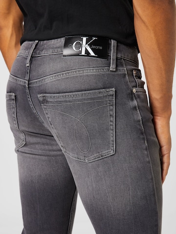Calvin Klein JeansSlimfit Traperice - siva boja