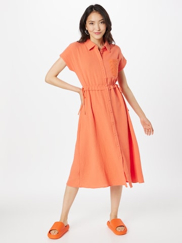 Grace & Mila - Vestido camisero en naranja: frente