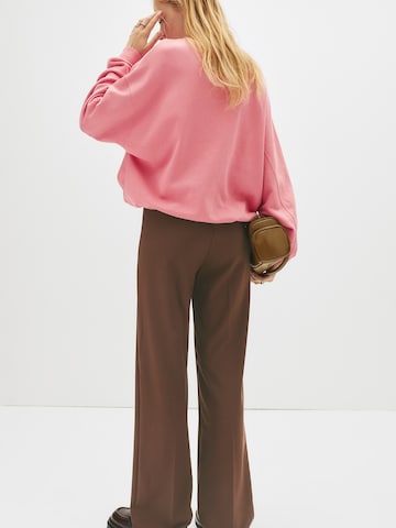 Pull&Bearregular Hlače - smeđa boja