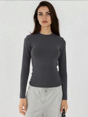 Hiccup - Camisa em cinzento: frente