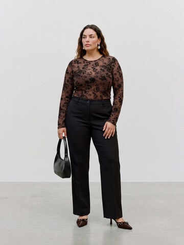 Vero Moda Curve Blouse 'VMCFLORA' in Brown