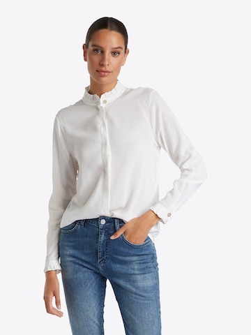 Rich & Royal Blouse in White: front