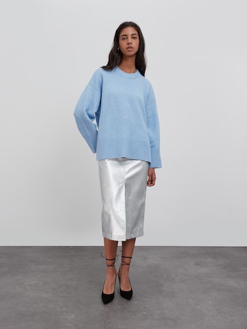 EDITED Sweater 'Orlanda' in Blue