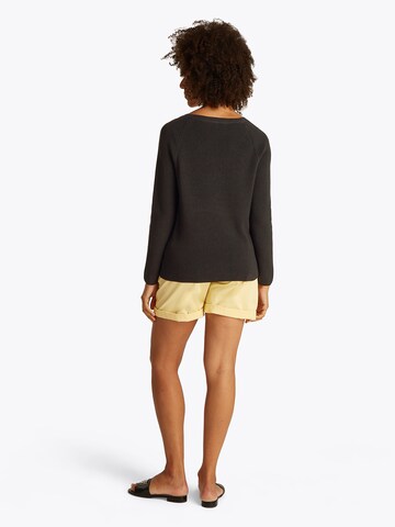 TOMMY HILFIGER Sweater in Black