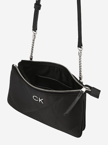 Calvin Klein - Mala de ombro em preto
