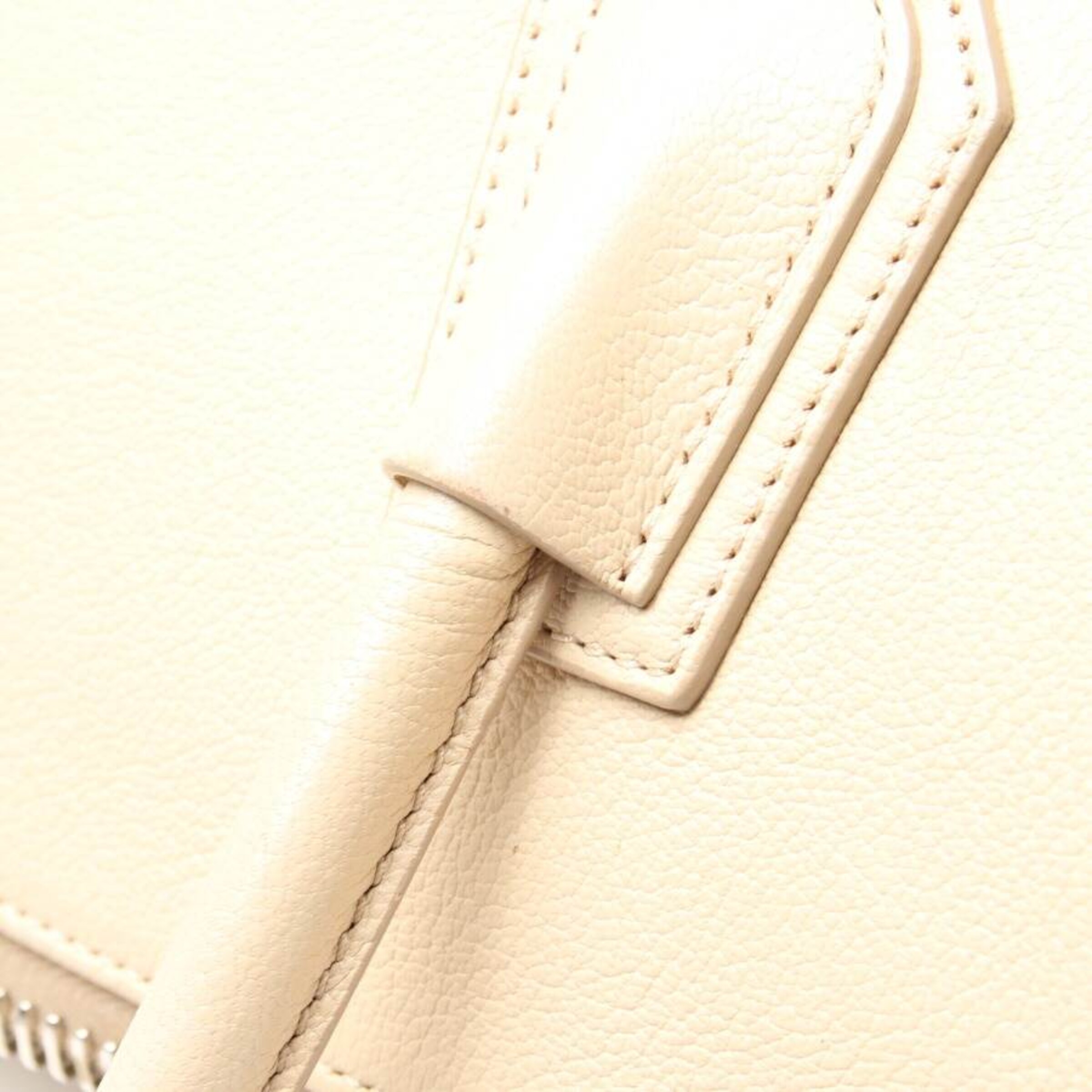 Givenchy Bag in One size in White