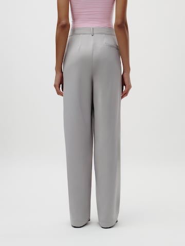 Loosefit Pantaloni con pieghe 'Kora' di LeGer by Lena Gercke in grigio