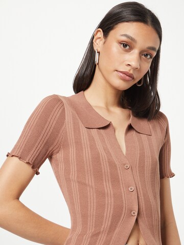 T-shirt Cotton On en marron