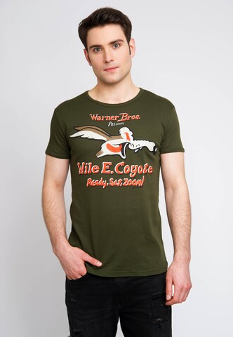 LOGOSHIRT T-Shirt Coyote in Grün: Vorderseite