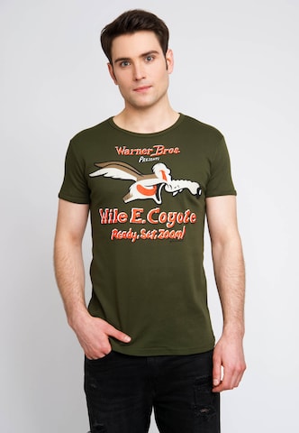 LOGOSHIRT T-Shirt Coyote in Grün: predná strana