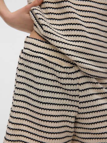 Regular Pantalon 'VMOhia' Vero Moda Girl en beige