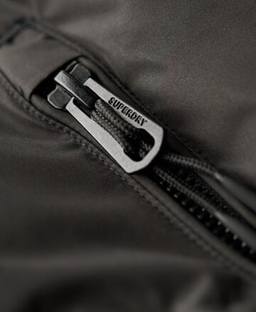Superdry Tussenjas in Zwart