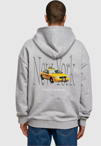 MT Upscale Sweatshirt 'NY Taxi' in Grijs: voorkant