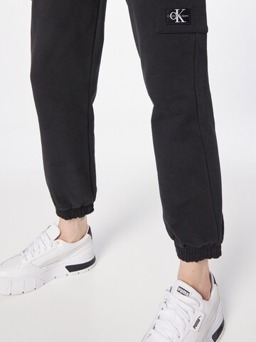 Calvin Klein Jeans Tapered Cargo Pants in Black