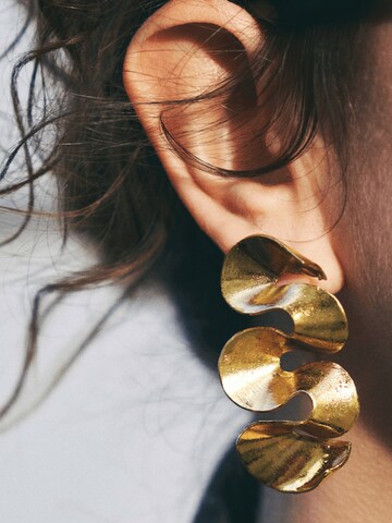 Les Reines Earrings 'Bosphorus Wave' in Gold: front