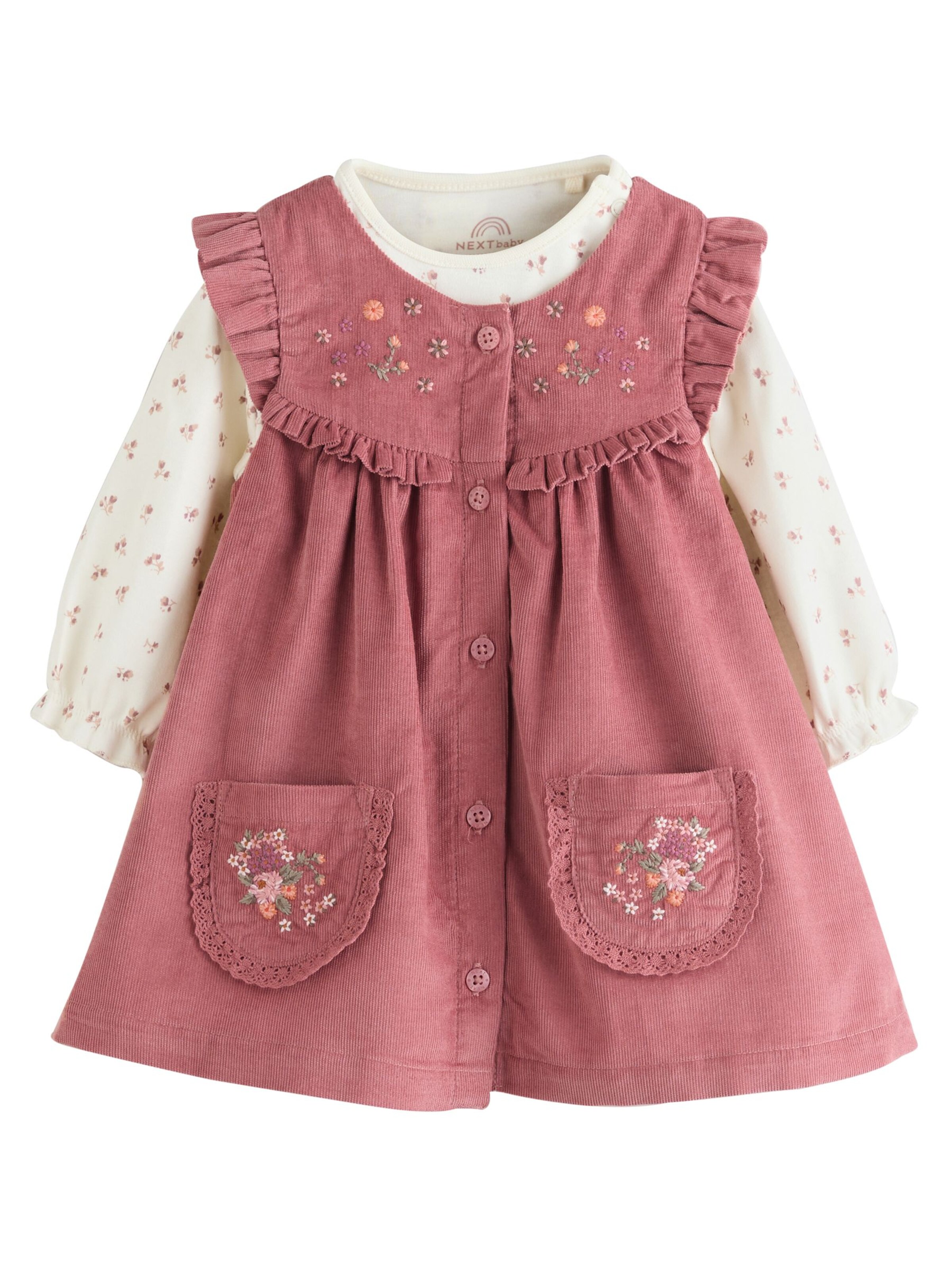 Next Set: Latzkleid, Bodysuit und Strumpfhose in Pink