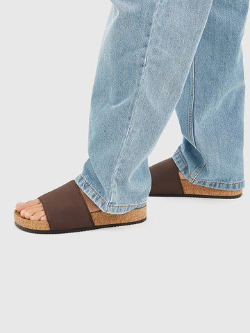 Pull&Bear Pantolette in Braun