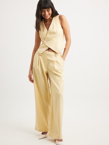 NA-KD Wide leg Pleat-Front Pants in Yellow: front