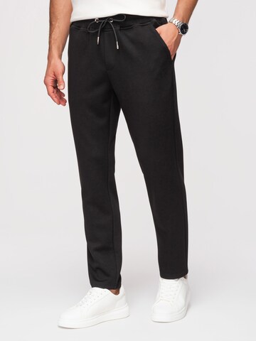 Regular Pantalon chino Ombre en noir : devant