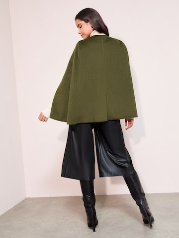 Friends Like These Cape in Grün