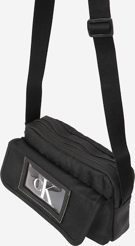 Sac à bandoulière Calvin Klein Jeans en noir : devant